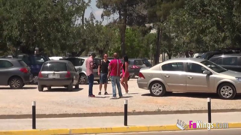 Tania tetona ¡cazatolas! si, si, y resi cazando universitarios en la nuevas facultades, turno de farmacia y medicina )